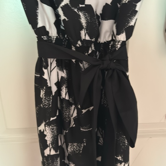 White House Black Market Monochrome Leaf Print Dress - Picture 4 of 10